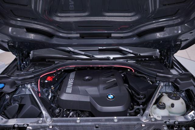 Photo of 2025 Gray Metallic BMW X3