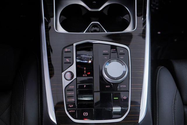 Photo of 2025 Mineral White Metallic BMW X7