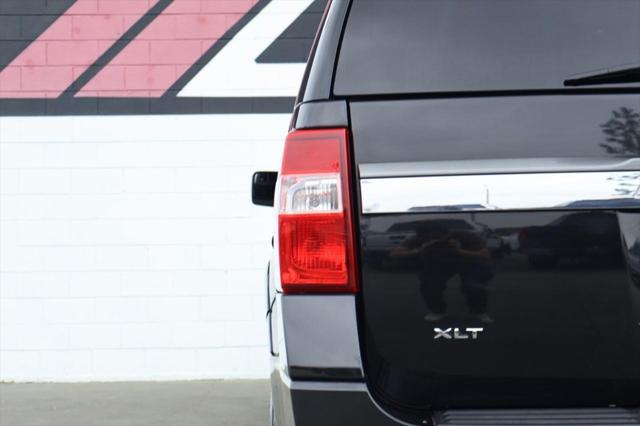 Photo of 2015 Tuxedo Black Metallic Ford Expedition EL