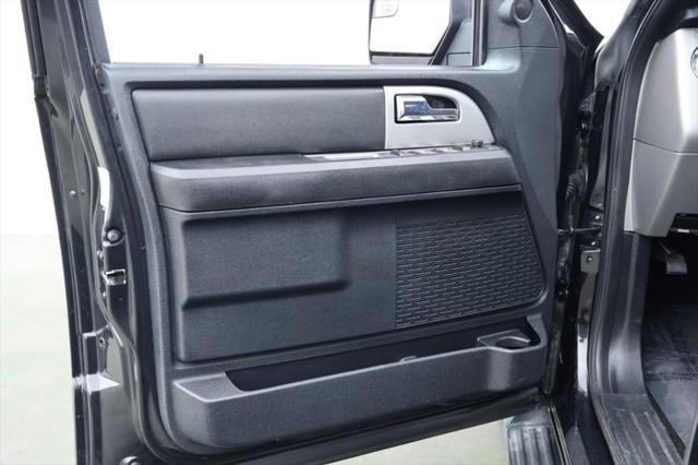 Photo of 2015 Tuxedo Black Metallic Ford Expedition EL