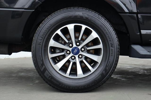 Photo of 2015 Tuxedo Black Metallic Ford Expedition EL
