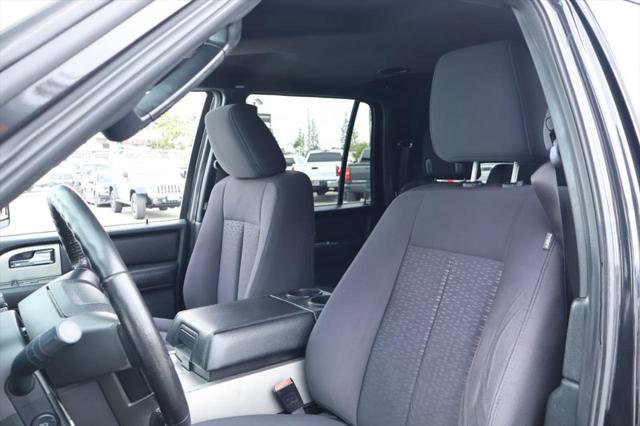 Photo of 2015 Tuxedo Black Metallic Ford Expedition EL