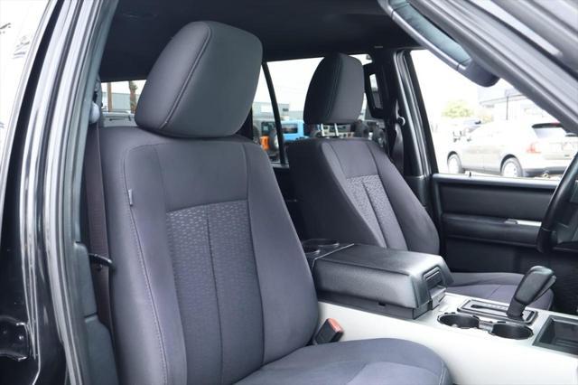 Photo of 2015 Tuxedo Black Metallic Ford Expedition EL