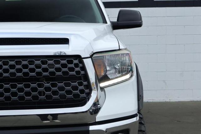 Photo of 2020 Super White Toyota Tundra