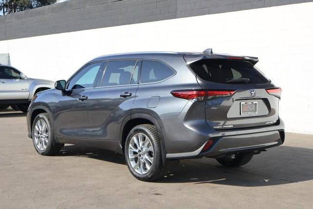 Photo of 2020 Magnetic Gray Metallic Toyota Highlander