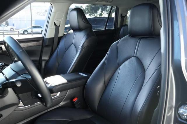 Photo of 2020 Magnetic Gray Metallic Toyota Highlander