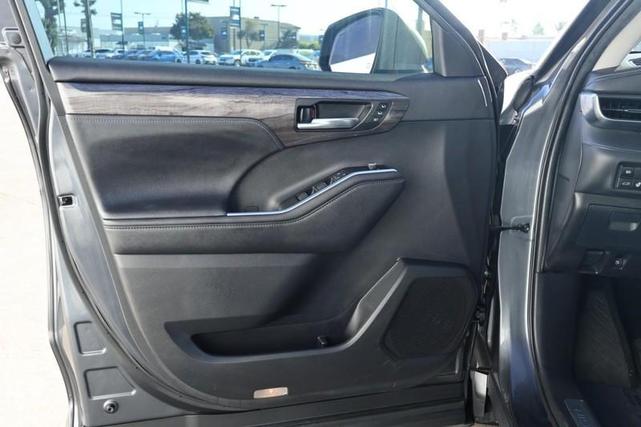 Photo of 2020 Magnetic Gray Metallic Toyota Highlander