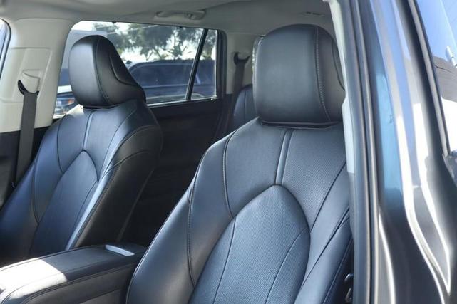 Photo of 2020 Magnetic Gray Metallic Toyota Highlander