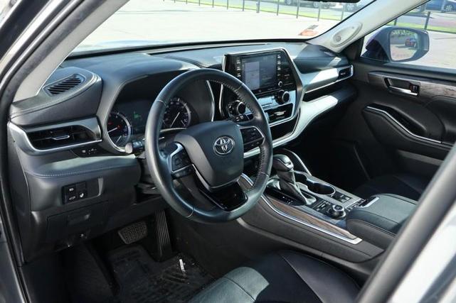 Photo of 2020 Magnetic Gray Metallic Toyota Highlander