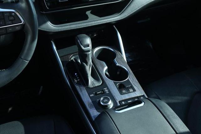 Photo of 2020 Magnetic Gray Metallic Toyota Highlander