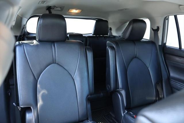 Photo of 2023 Celestial Silver Metallic Toyota Highlander Hybrid