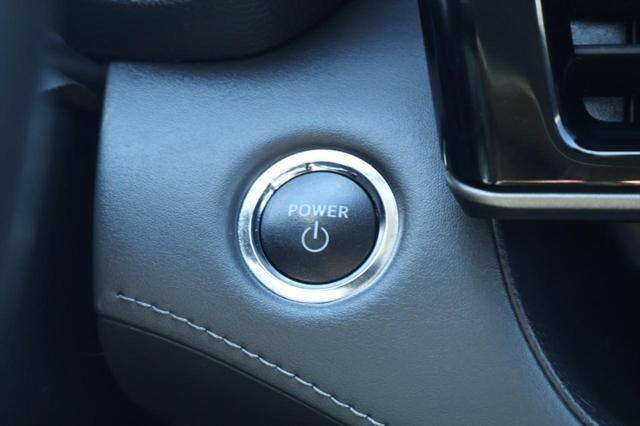 Photo of 2023 Celestial Silver Metallic Toyota Highlander Hybrid