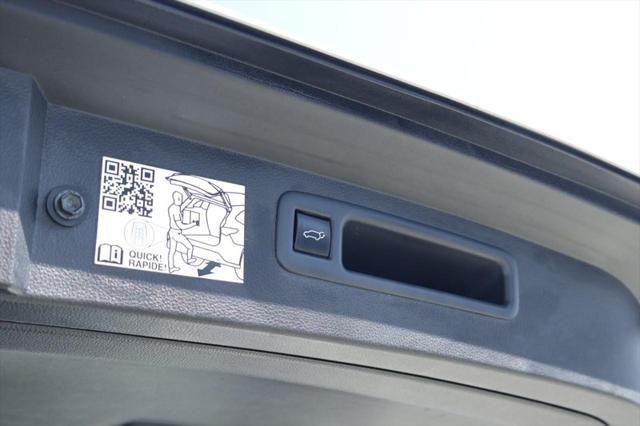 Photo of 2023 Celestial Silver Metallic Toyota Highlander Hybrid