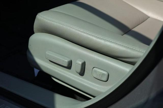 Photo of 2016 Slate Silver Metallic Acura RDX