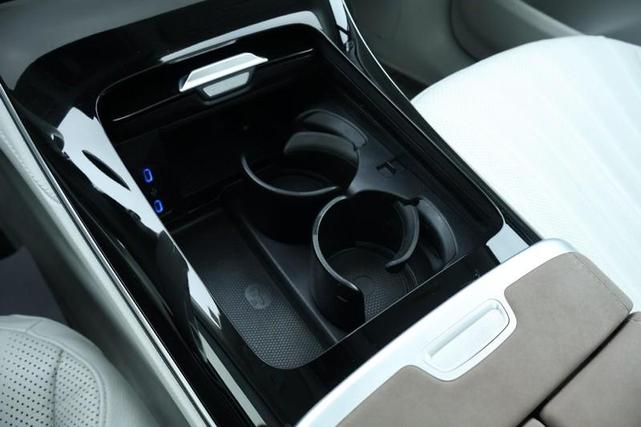 Photo of 2023 Selenite Grey Metallic Mercedes-Benz EQS 450