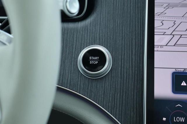 Photo of 2023 Selenite Grey Metallic Mercedes-Benz EQS 450