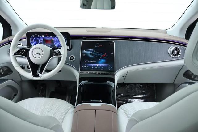 Photo of 2023 Selenite Grey Metallic Mercedes-Benz EQS 450