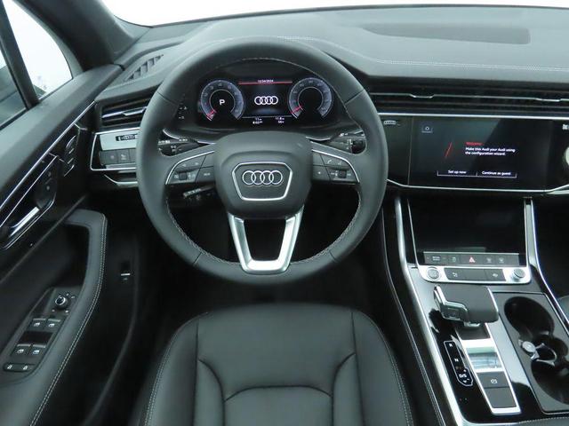 Photo of 2025 Glacier White Metallic Audi Q7