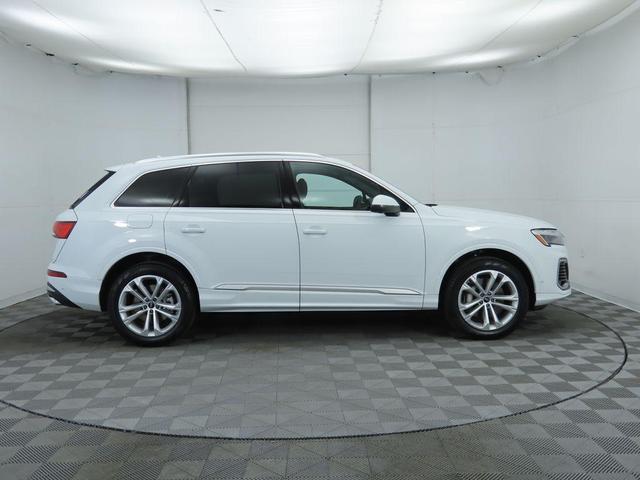 Photo of 2025 Glacier White Metallic Audi Q7