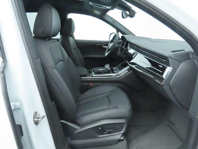 Photo of 2025 Glacier White Metallic Audi Q7