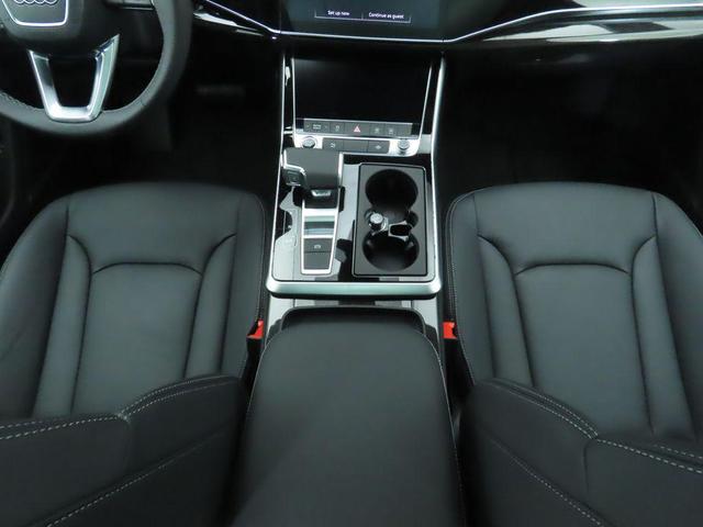 Photo of 2025 Glacier White Metallic Audi Q7
