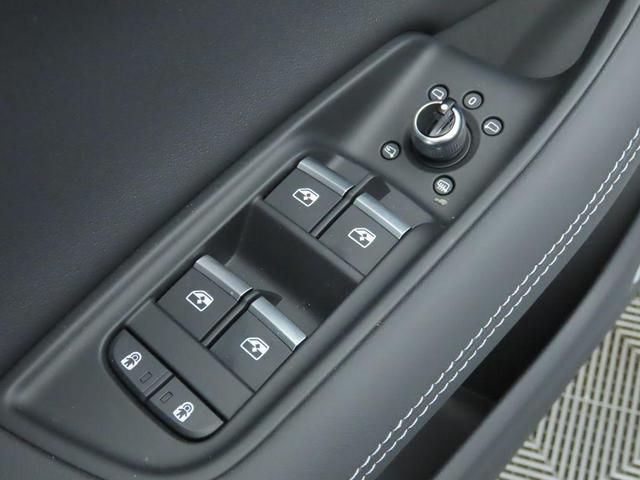 Photo of 2025 Glacier White Metallic Audi Q7