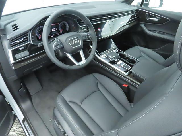 Photo of 2025 Glacier White Metallic Audi Q7