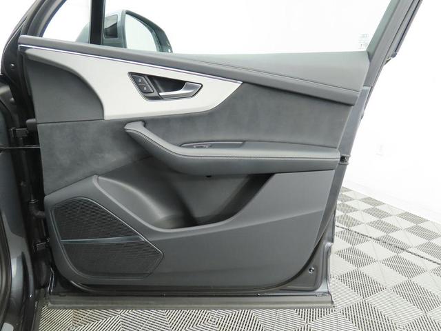 Photo of 2024 Gray Audi Q7