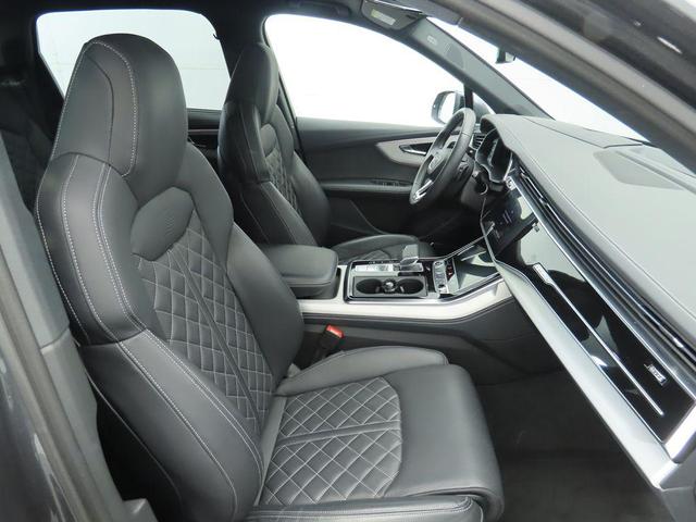 Photo of 2024 Gray Audi Q7
