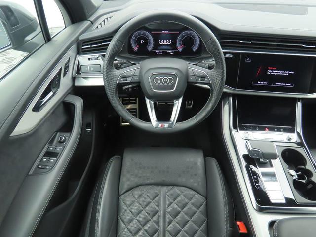 Photo of 2024 Gray Audi Q7