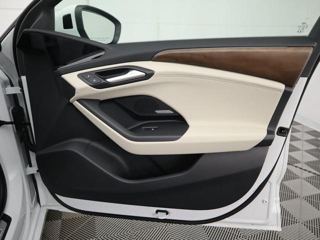 Photo of 2025 Glacier White Metallic Audi A6 e-tron