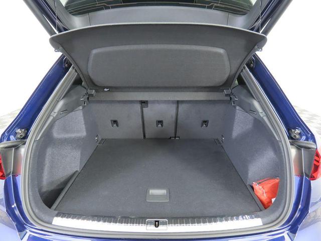 Photo of 2025 Navarra Blue Metallic Audi Q3