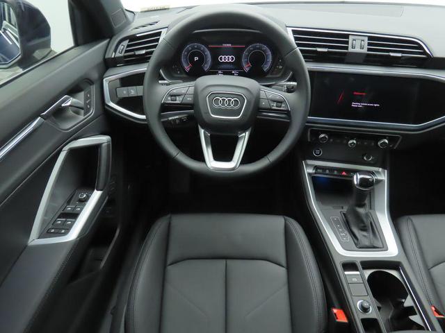 Photo of 2025 Navarra Blue Metallic Audi Q3