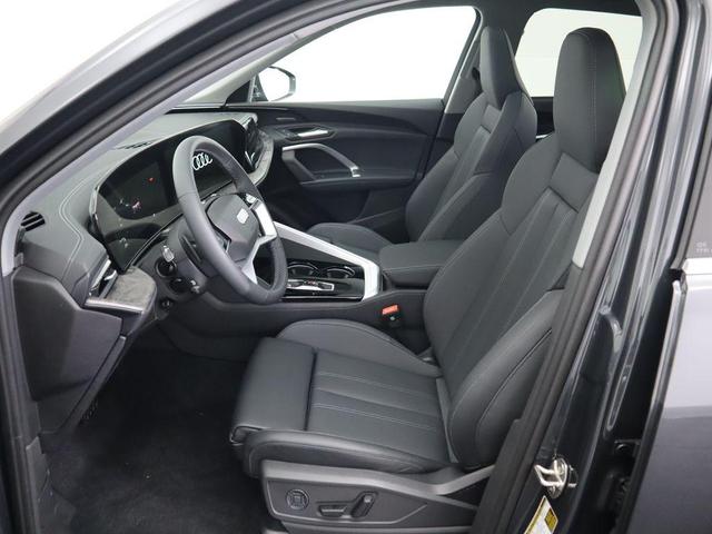 Photo of 2025 Gray Metallic Audi Q5