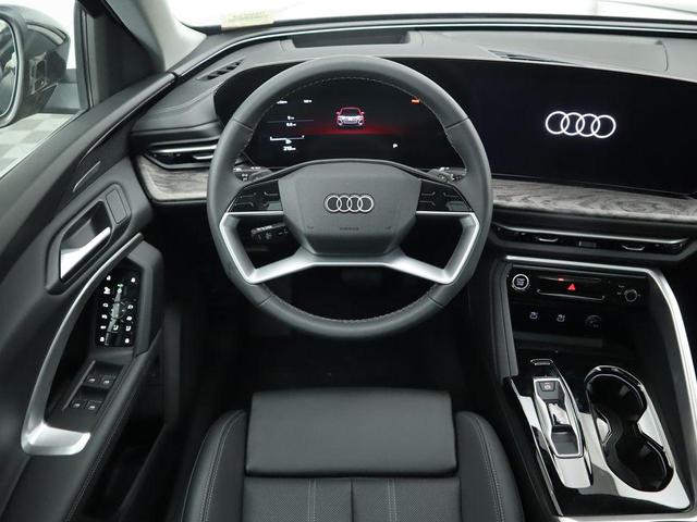Photo of 2025 Gray Metallic Audi Q5