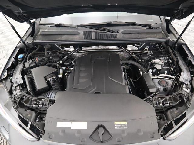 Photo of 2025 Gray Metallic Audi Q5