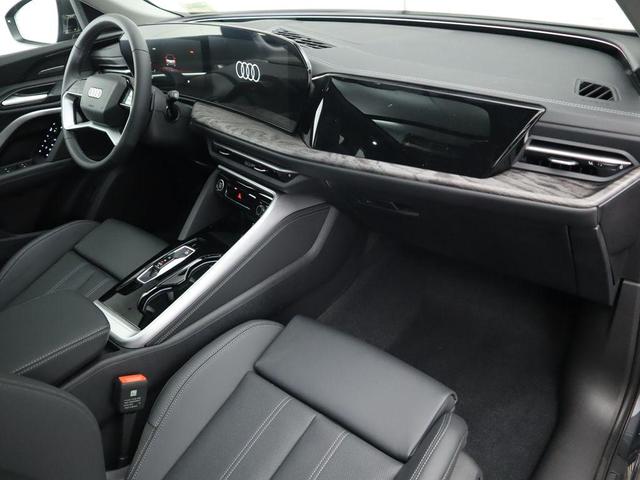 Photo of 2025 Gray Metallic Audi Q5