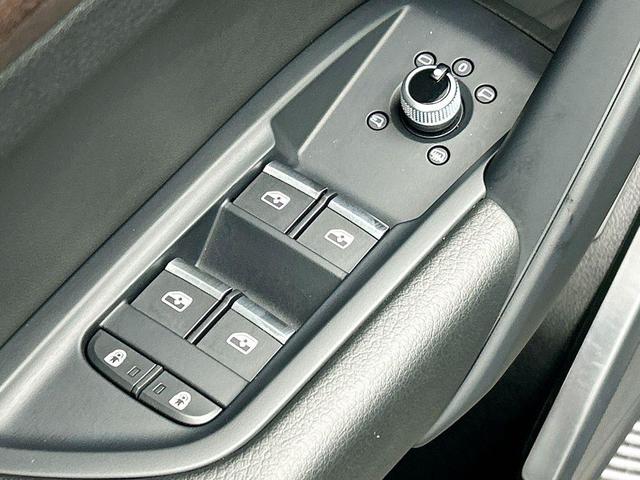 Photo of 2022 Navarra Blue Metallic Audi Q5