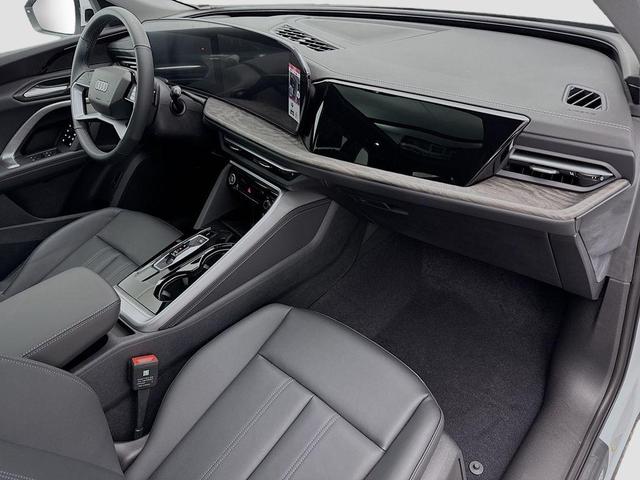 Photo of 2025 Arkona White Audi Q5