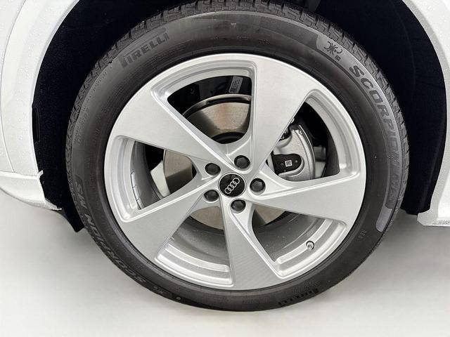 Photo of 2025 Glacier White Metallic Audi Q5