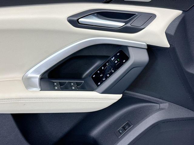 Photo of 2025 Glacier White Metallic Audi Q5
