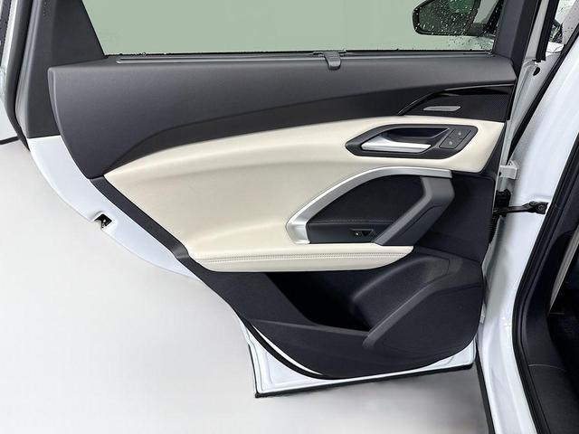 Photo of 2025 Glacier White Metallic Audi Q5
