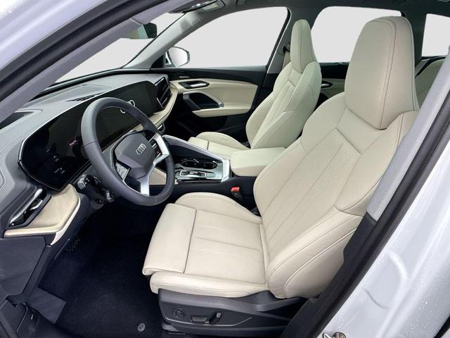 Photo of 2025 Glacier White Metallic Audi Q5