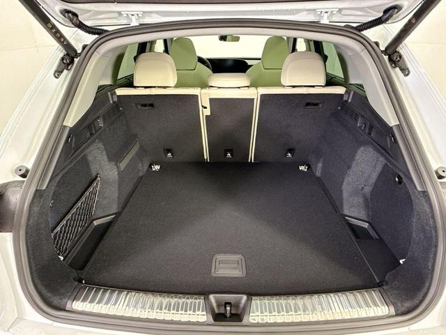 Photo of 2025 Glacier White Metallic Audi Q5