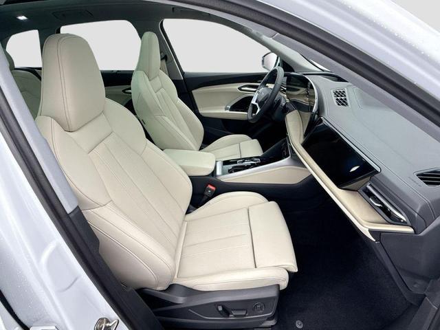Photo of 2025 Glacier White Metallic Audi Q5
