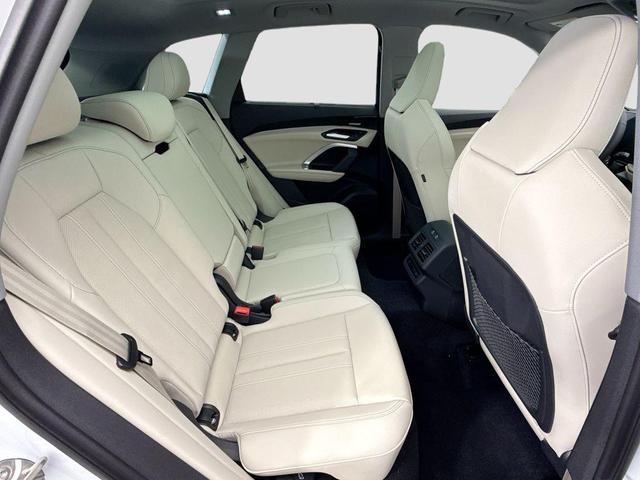 Photo of 2025 Glacier White Metallic Audi Q5