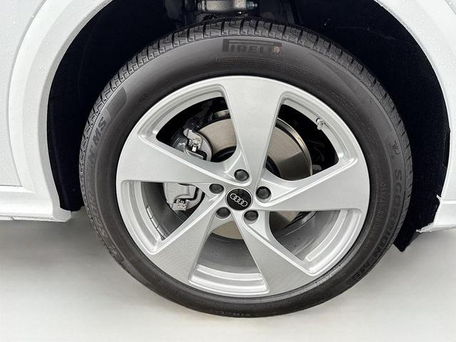 Photo of 2025 Glacier White Metallic Audi Q5