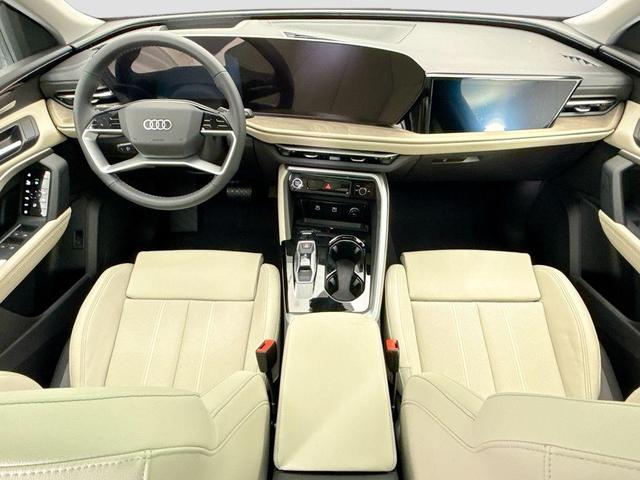 Photo of 2025 Glacier White Metallic Audi Q5