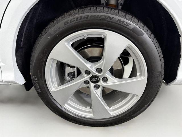 Photo of 2025 Glacier White Metallic Audi Q5