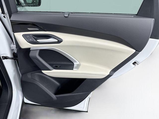 Photo of 2025 Glacier White Metallic Audi Q5